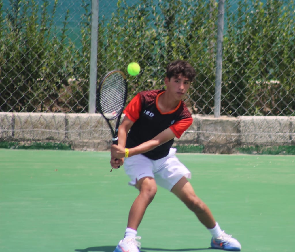 Máximo Venegas avanza a cuartos en tenis de la Olimpiada Nacional