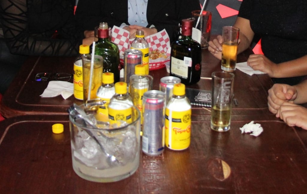 Restaurantes. Solicitaron que se permitiera venta de alcohol al acompañar con alimentos.