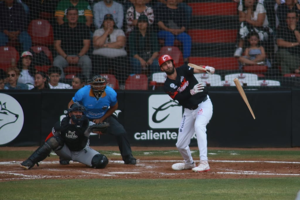 Tablazos. Intercambio de poder tuvieron los Tecolotes y Caliente en su tercer juego de la serie.