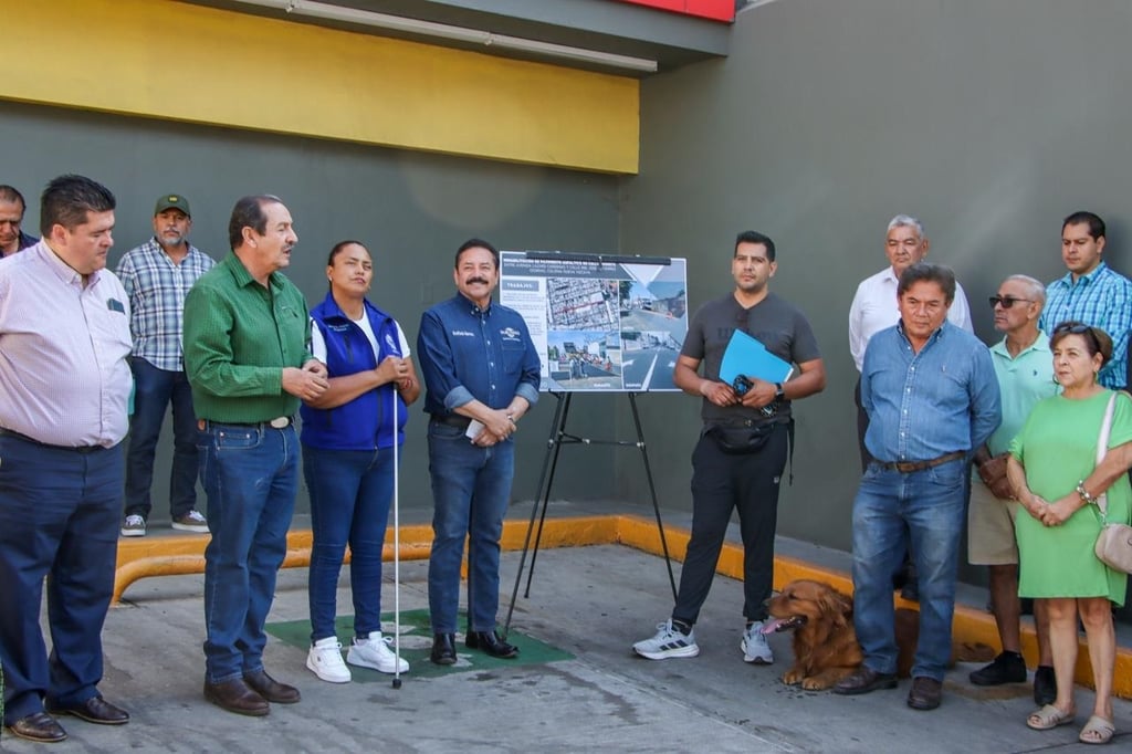 Mensaje. 'Nos quedó corto el millón de pavimentación', destacó Bonifacio Herrera, presidente municipal, al constatar los trabajos finalizados en calle Negrete.