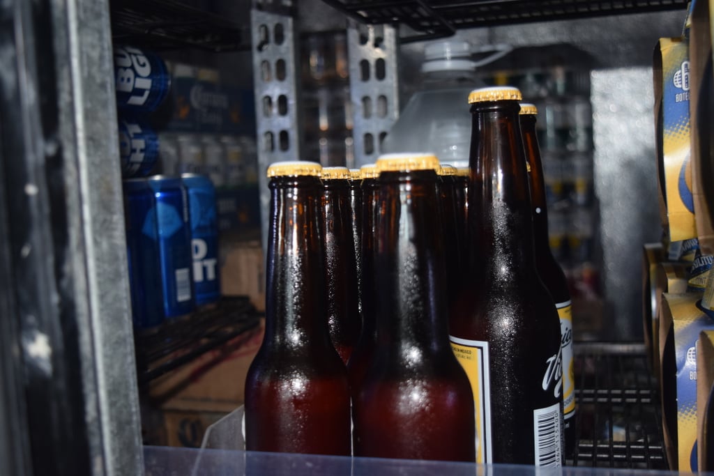 Consumo. El sector restaurantero sostiene que la Ley Seca no reduce el consumo, únicamente afecta a estos negocios.