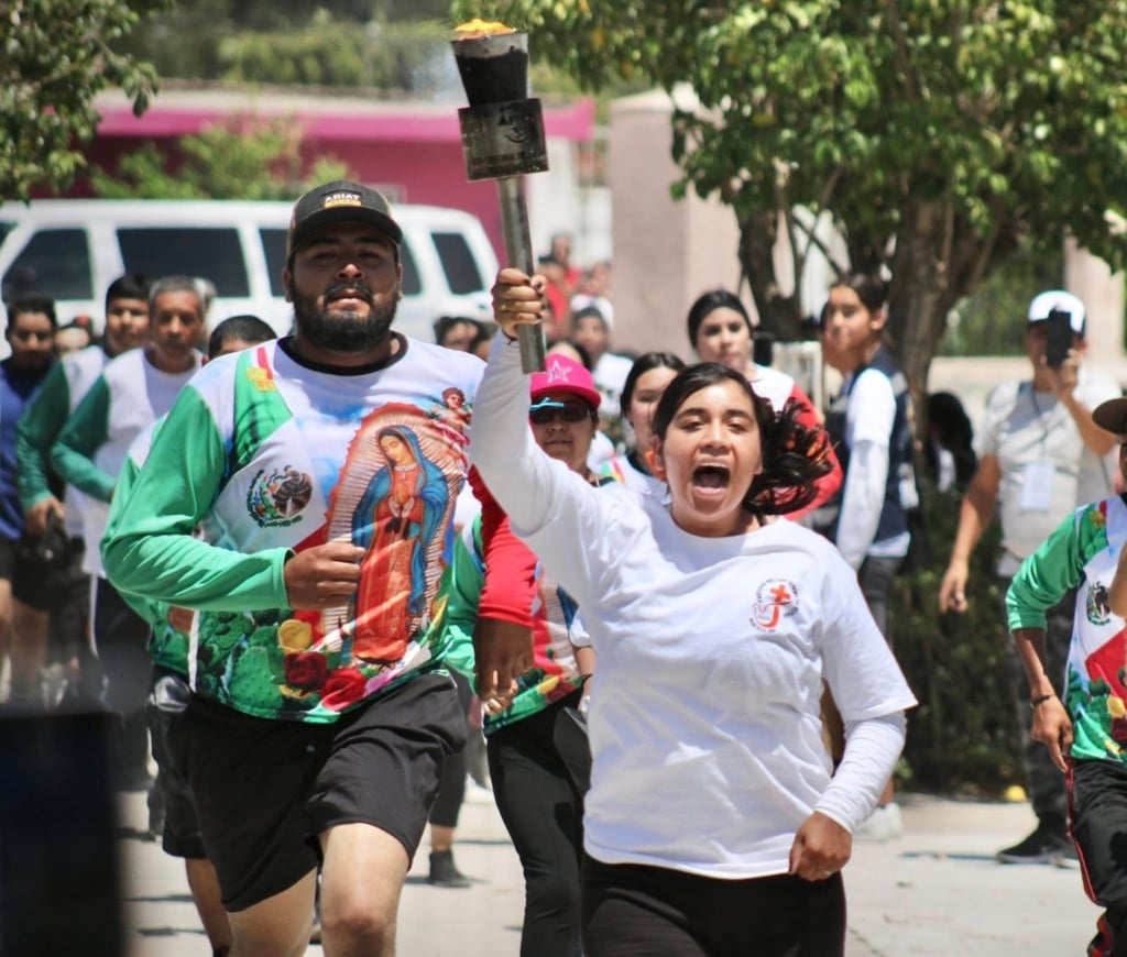 Más de 400 jóvenes peregrinos llevaron antorcha de esperanza