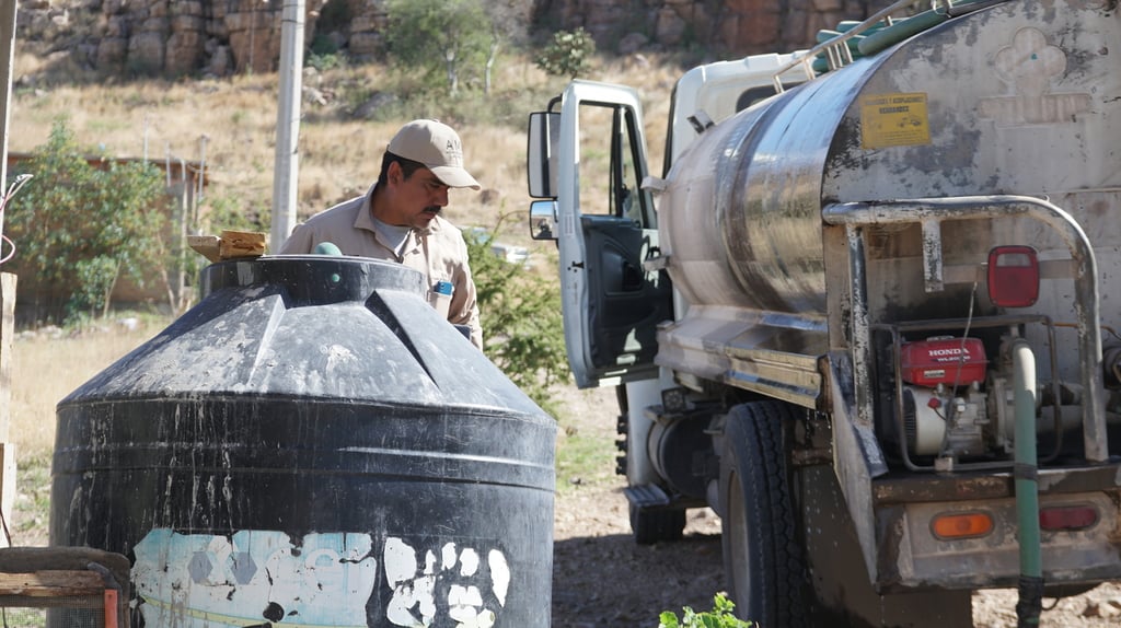Abastecimiento. En diferentes colonias y fraccionamientos se apoya diariamente a la población con el suministro de agua en pipas, en zonas altas a veces por la baja presión.