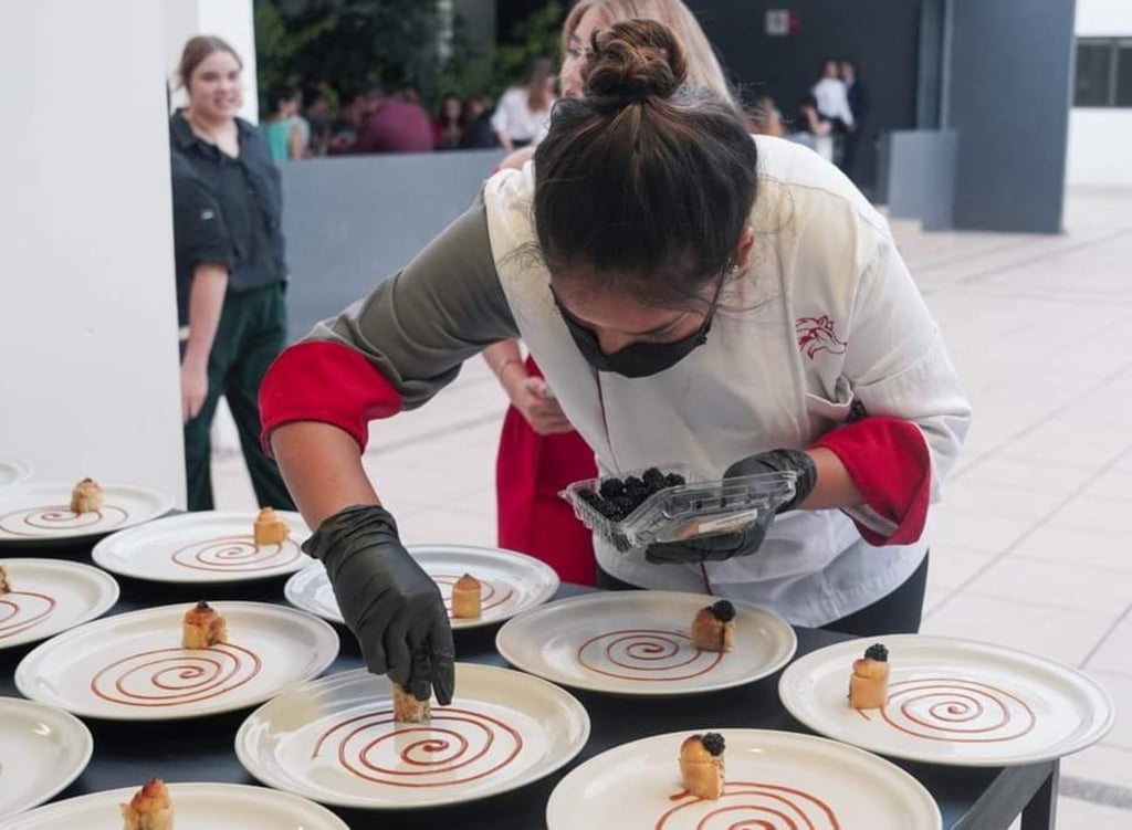 Joven. Paola Hidalgo es chef y pospuso su maestría en Italia para tratarse la esclerosis múltiple; hoy, que su tratamiento le permite controlar la enfermedad, busca hacer su maestría en lo que más le gusta: el arte culinario.