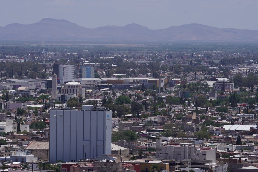 Circulación. En caso de no necesitar el carro, usar el transporte público o caminar puede ser una opción viable para no generar más contaminación en el aire.
