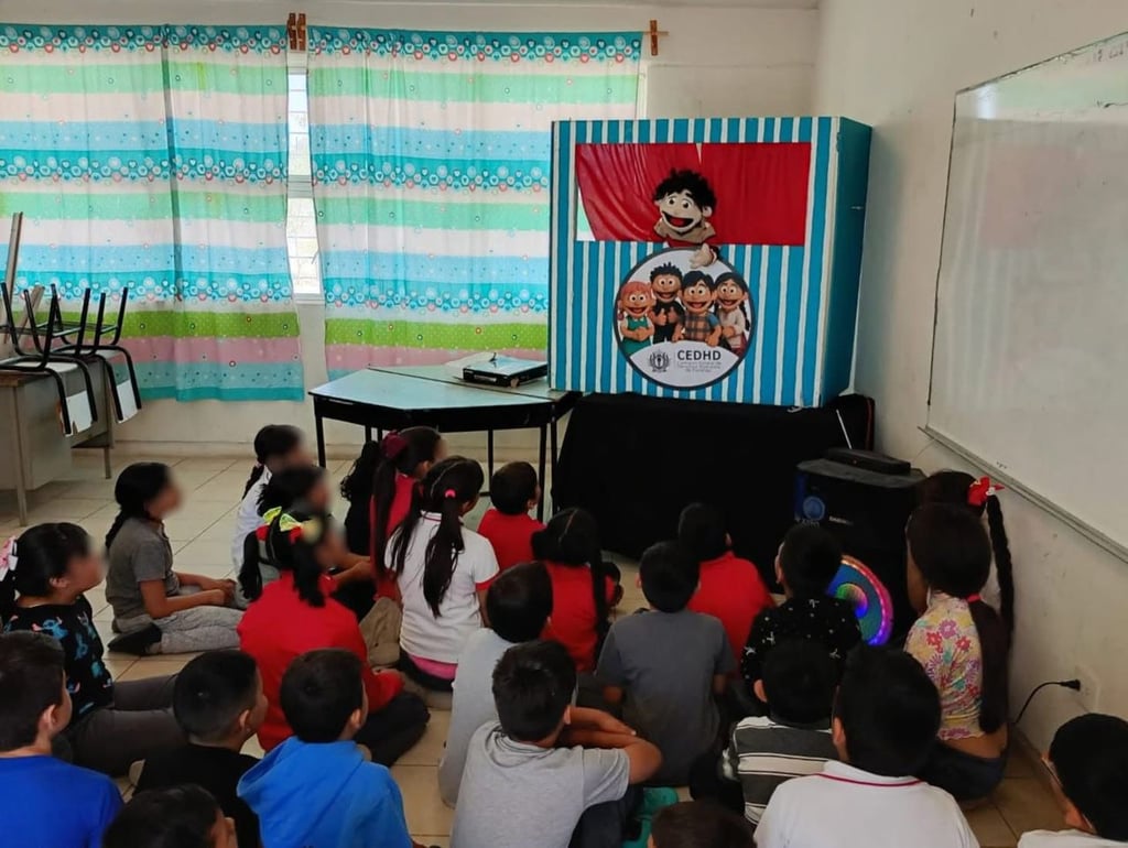 Dinámicas. A algunas instituciones educativas han acudido los personajes de la CEDH.