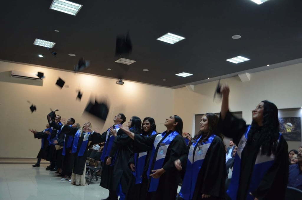 Elementos de la DMSP concluyen licenciatura en Derecho