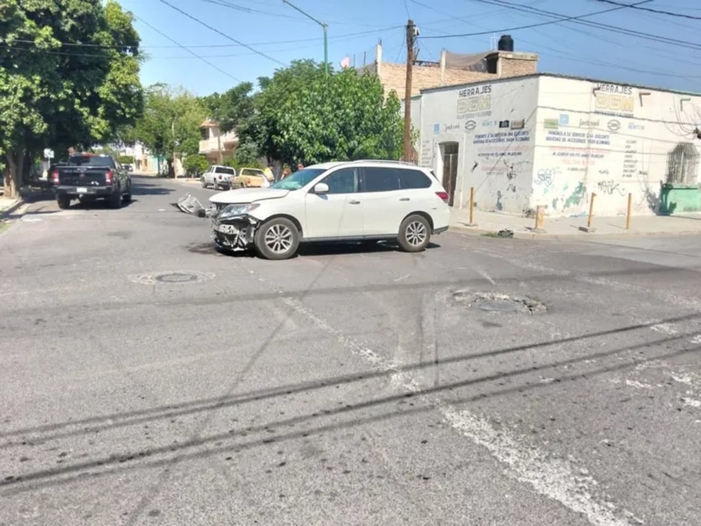 Situación. Conductora no respetó el alto y provocó un accidente en Gómez Palacio.