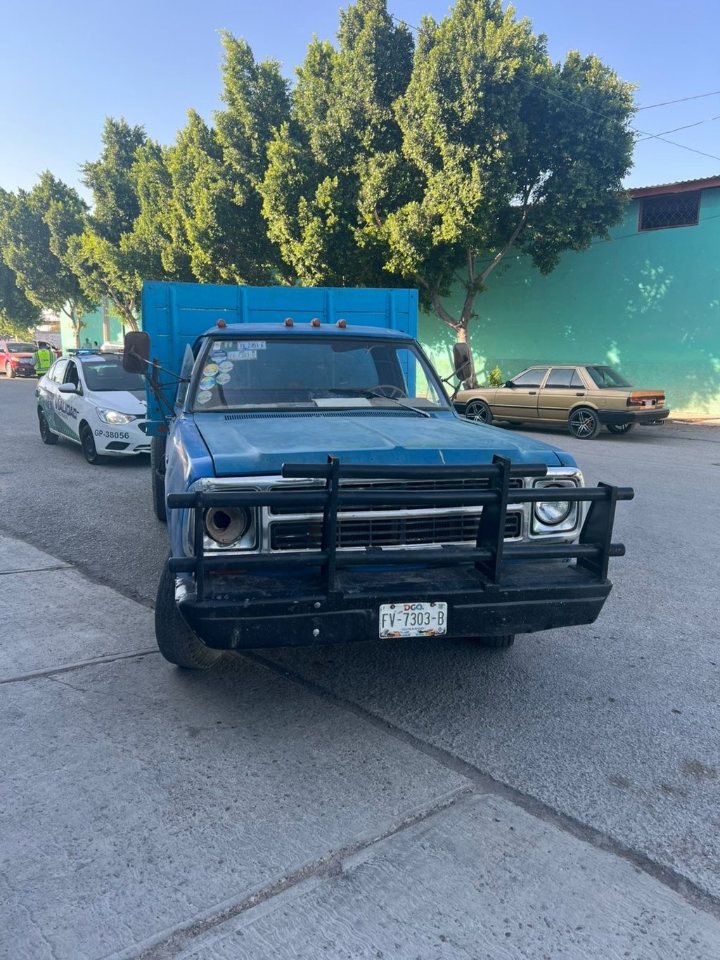 Hecho. Conductor ebrio chocó con dos autos estacionados, en Gómez Palacio.