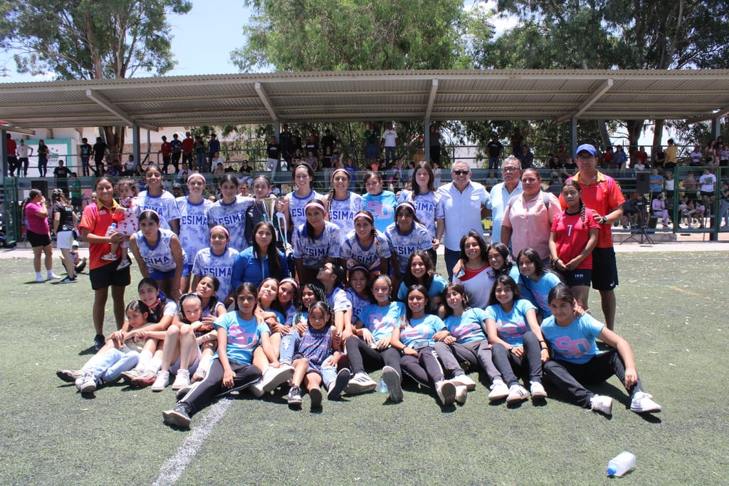Monarcas. El equipo de ESIMA Durango Sub-15 se coronó en la Liga Nacional Femenil de Futbol, al vencer en penales a Aguascalientes.