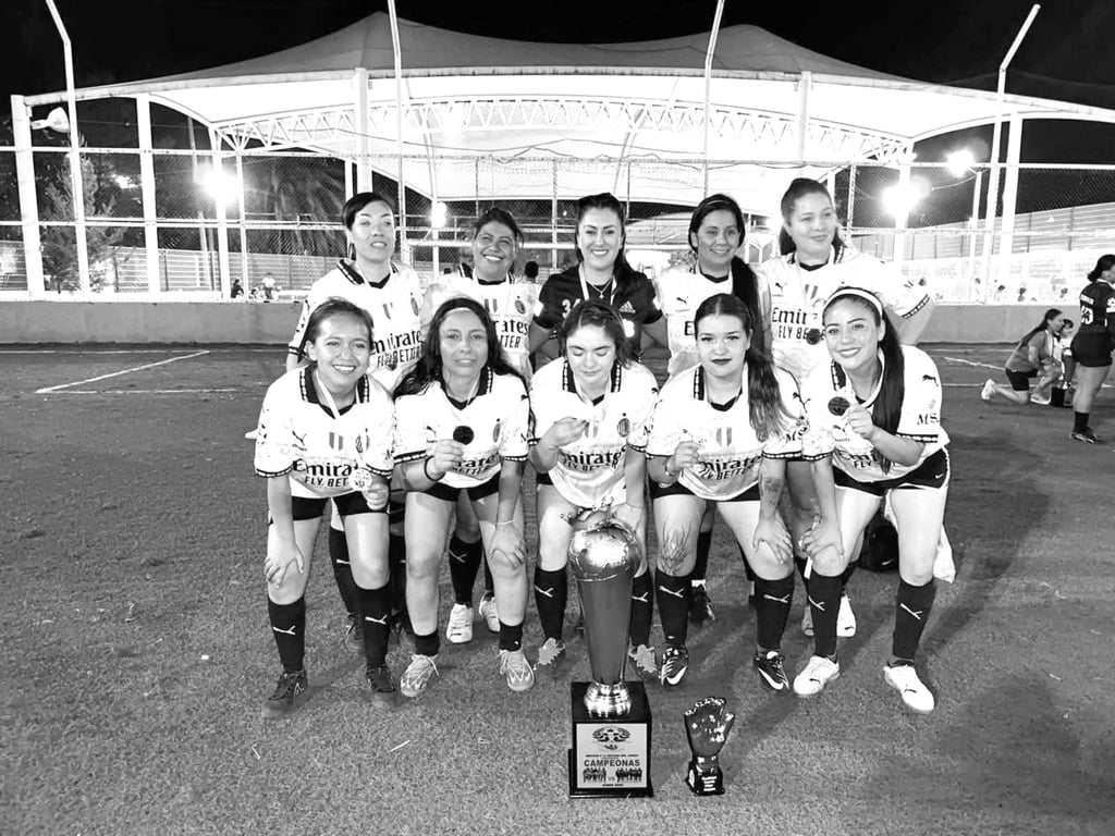 Campeonas. Las Spaces se coronaron en la 14 edición de la Dale Mmá Cup, al vencer en la final a Impacto Eventos.