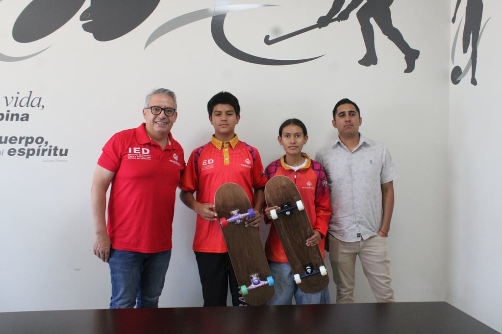 Material. Los atletas duranguenses del skateboarding recibieron nuevas patinetas para su participación en la Olimpiada.