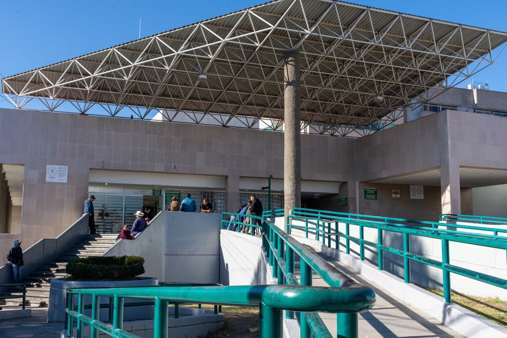 Deceso. Una mujer que fue atropellada por un motociclista adolescente murió mientras recibía atención médica en el IMSS.