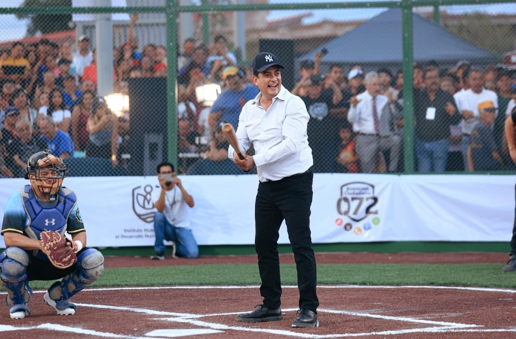 'Este es un sueño hecho realidad, la primera parte del Parque Lineal se cumple con este campo de beisbol, un lugar de encuentro para la gran familia. Este equipo lo está haciendo el Gobierno Estatal y el Municipio, junto con las y los duranguenses; que siga la grandeza en Durango', destacó Toño Ochoa, alcalde electo. 