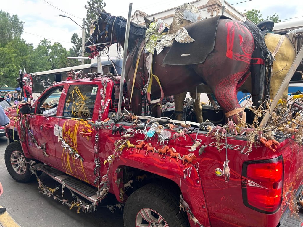 'El señor de los caballos' no termina con su colección en Durango