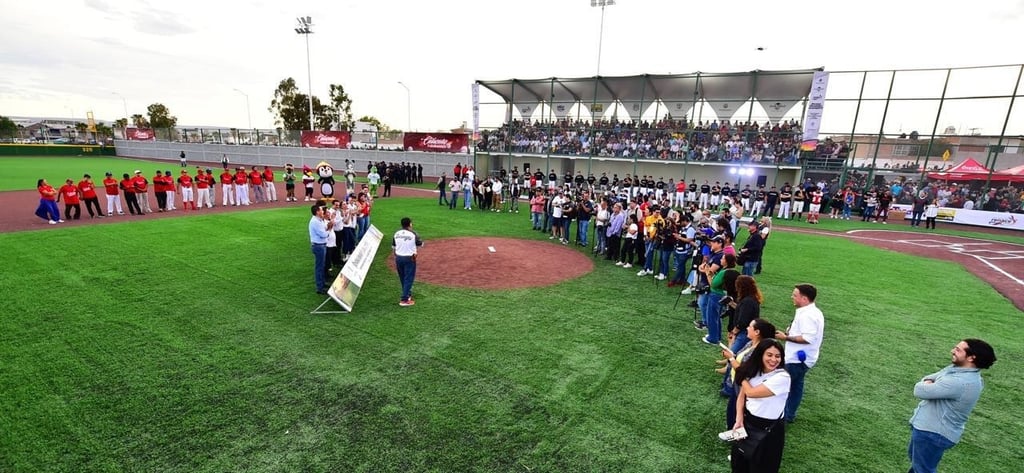 Detalles. El estadio tiene cuarto de máquinas, baños y vestidores campo nuevo, barda de jonrón, gradas con velaría, iluminación, dogouts, back stop y área de Administración.
