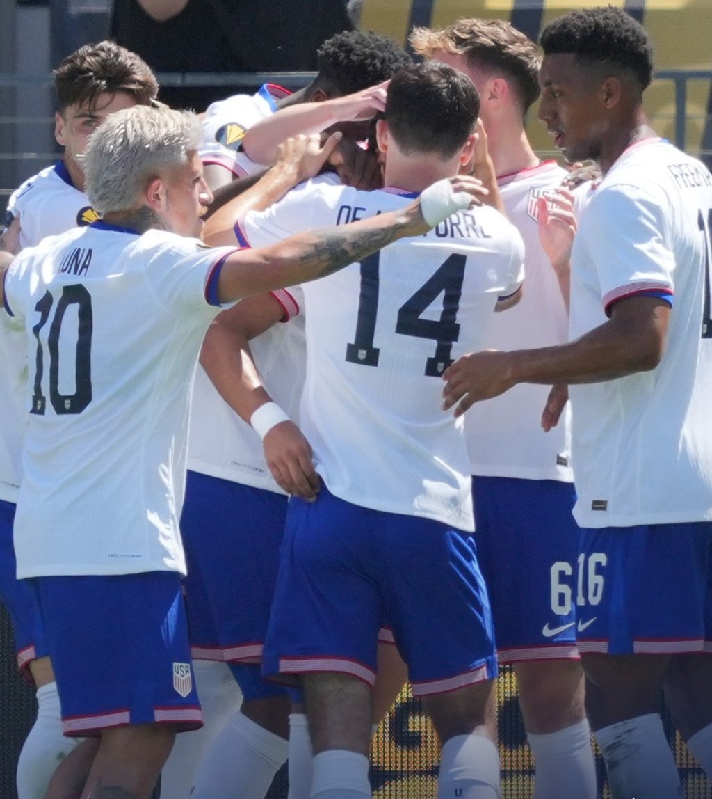 Goliza. Con un contundente 5-0 los Estados Unidos debutaron en la Copa Oro.