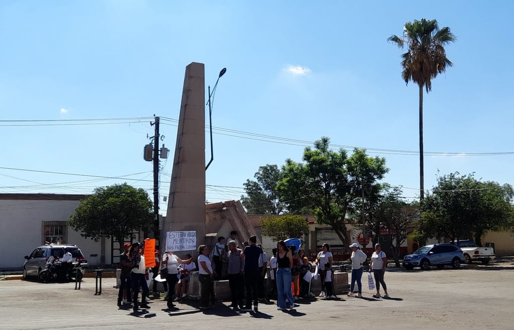 Exigían. Familiares y amigos se reunieron para manifestarse.