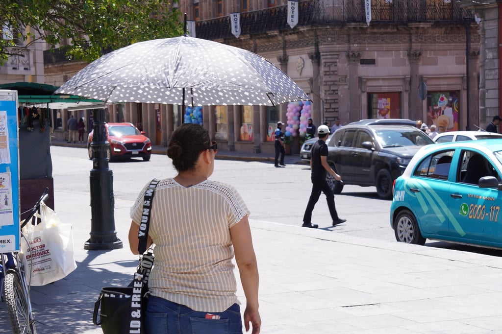 Clima. Este martes será un día soleado, con algunas nubes en el cielo, pero se sentirá el calor por la tarde y más en la noche.