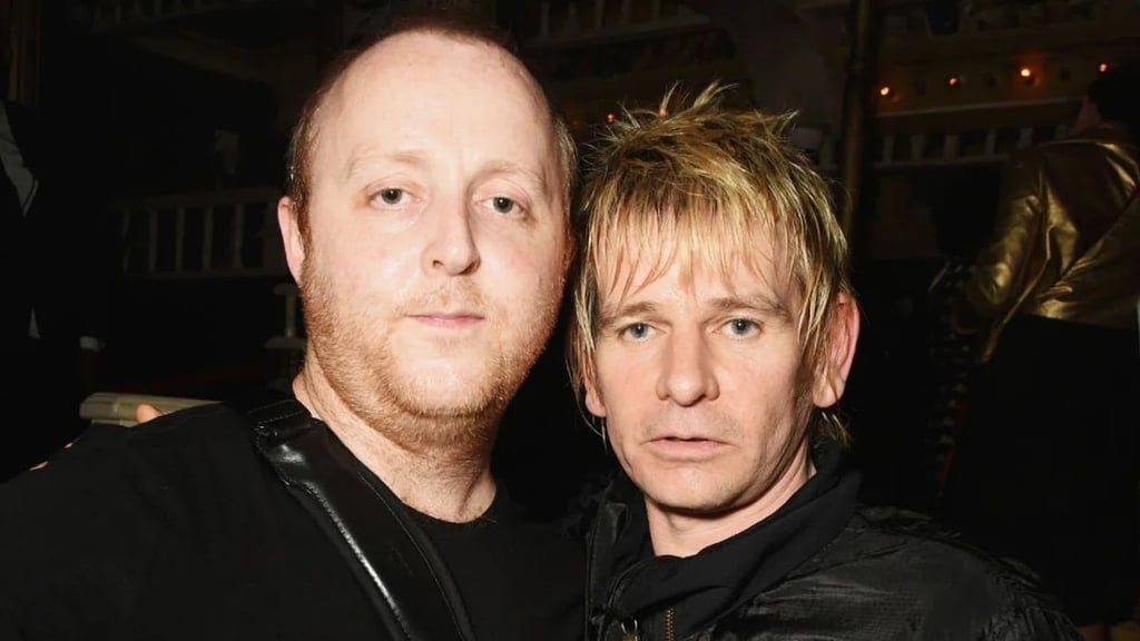 Inspiración. Zak Starkey, hijo de Ringo Starr, fue visto junto con James McCartney y Sean Lennon en los estudios Abbey Road.