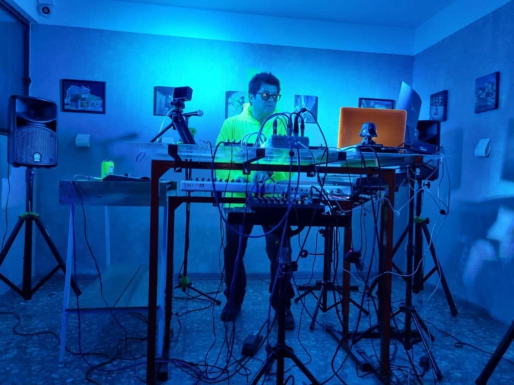 Concierto. El tipo de música que Sandoval desarrolla se enmarca dentro de las vertientes ambient, space y electrónica progresiva.