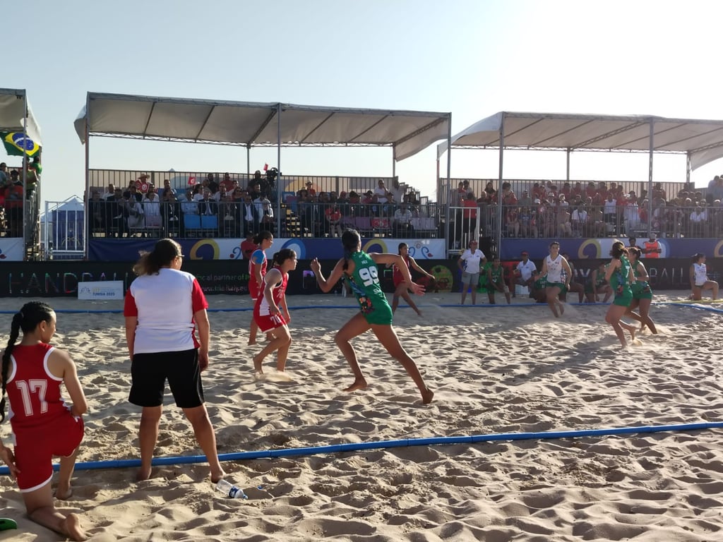 La duranguense Myrna Silva luce en derrota de México en handball