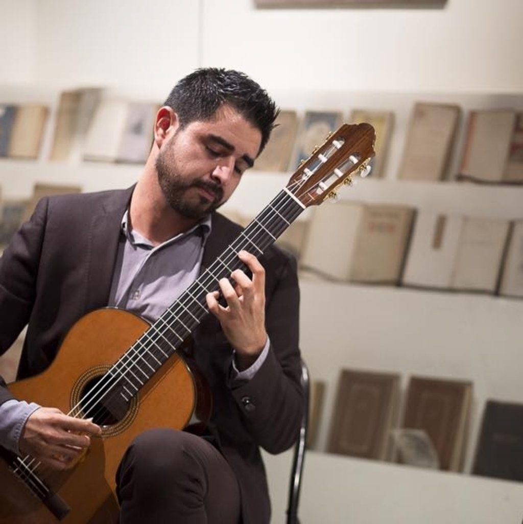 Lugar. El concierto forma parte del Circuito de Guitarra Clásica y se llevará a cabo en el Teatro Victoria.