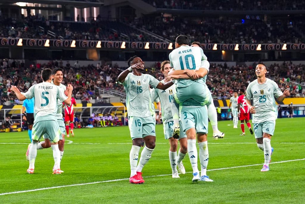 Calificado.  La selección mexicana derrotó por 0-2 a Surinam para asegurar su clasificación los cuartos de final de la Copa Oro, en la cual defiende el título conseguido en la edición de 2023.