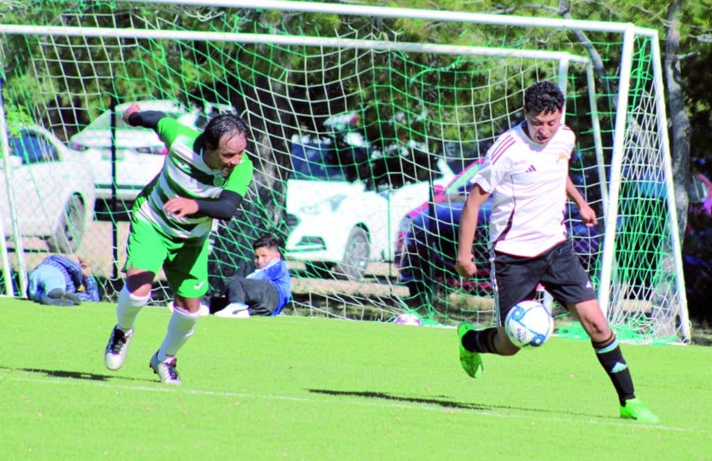 Acción. El próximo domingo la Liga de Futbol Nuevo Durango conocerá a sus campeones.