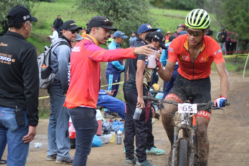 Duranguense Josuha Zúñiga gana bronce en ciclismo de montaña