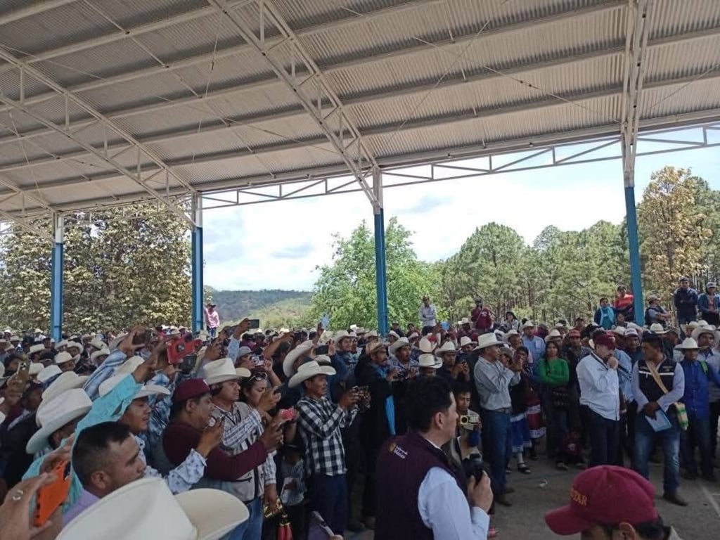 Asamblea. En el marco del evento del Fondo de Aportaciones para la Infraestructura Social Indígena y Afromexicana (FAIS-PIAM), se integró el Comité que dará seguimiento a los seguros.