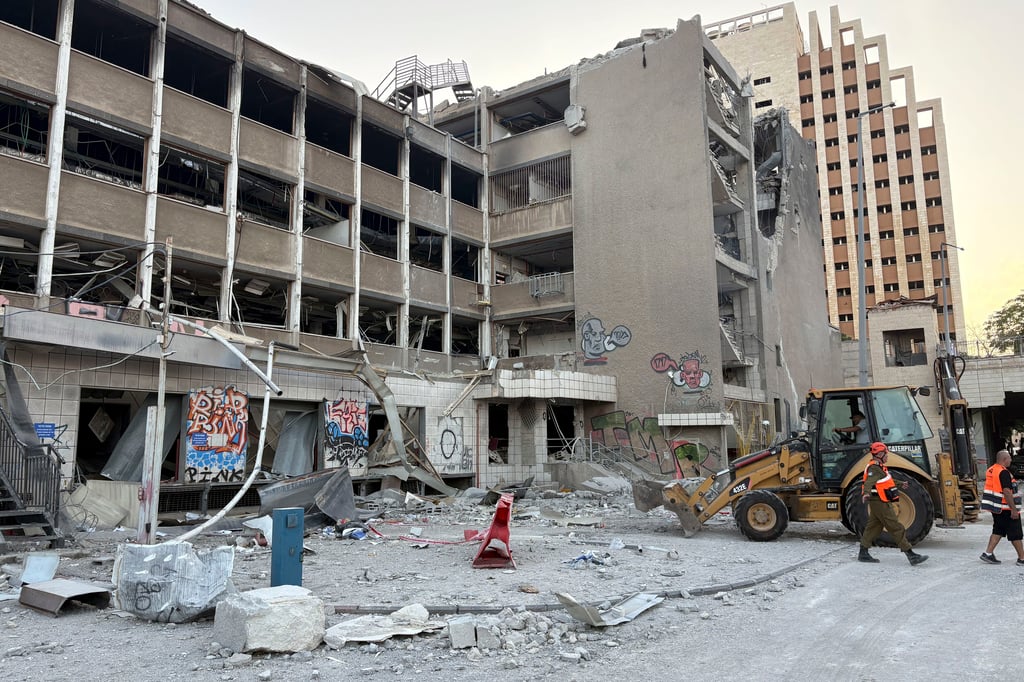 Irán, dispuesto a 'contemplar' la diplomacia 'una vez que se detenga la agresión' israelí