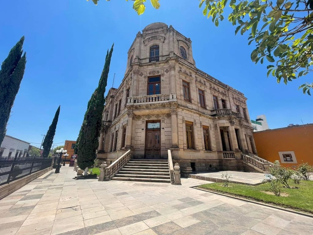 Charla. La conferencia sobre los 30 edificios arquitectónicos de Durango fue impartida por Rubén Durazo.