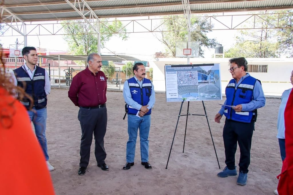 Cambio. Con la rehabilitación del concreto de la cancha, pintura, porterías nuevas, tableros y tubos para red de voleibol, es que esta escuela secundaria contará con un espacio digno para convivir y hacer deporte.