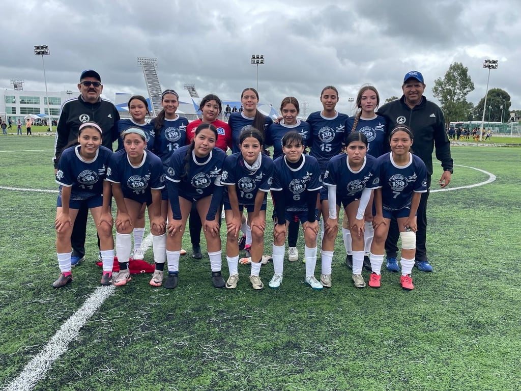 Campeonas. Las jovencitas del equipo de futbol del CBTis 130 se coronaron en los Juegos Conadems, en Puebla.