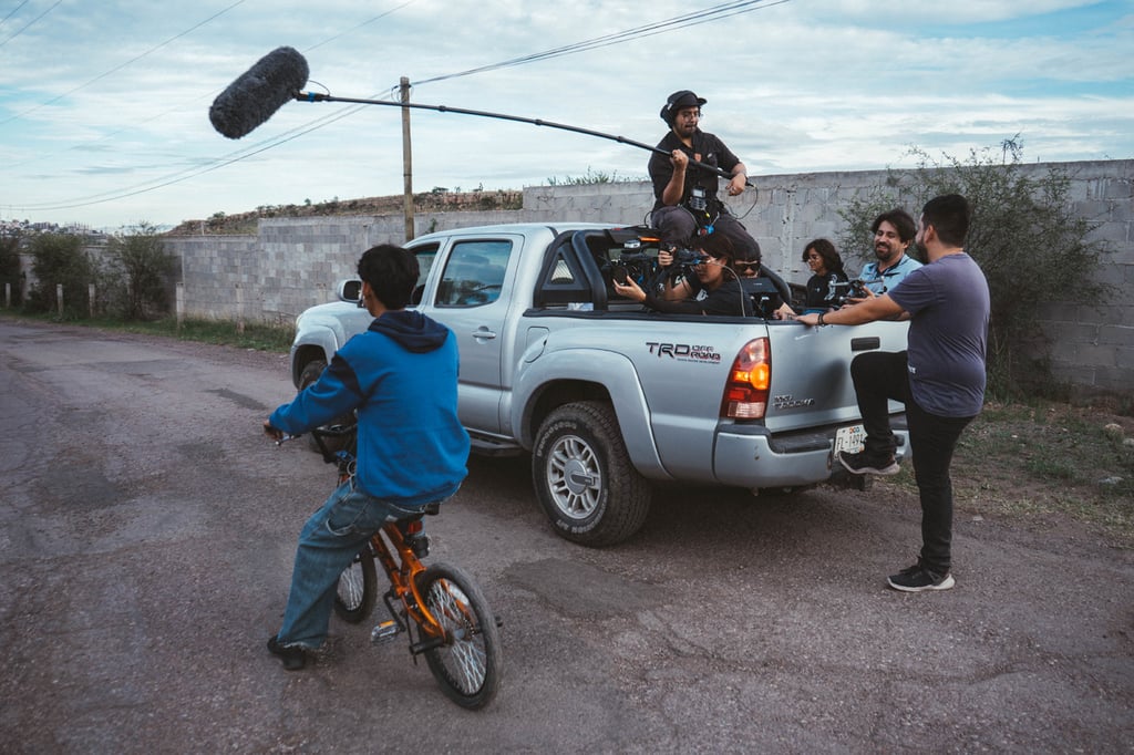 Ingenio. Ante la falta de equipo, muchos realizadores recurren a técnicas low-budget para sacar adelante las producciones.