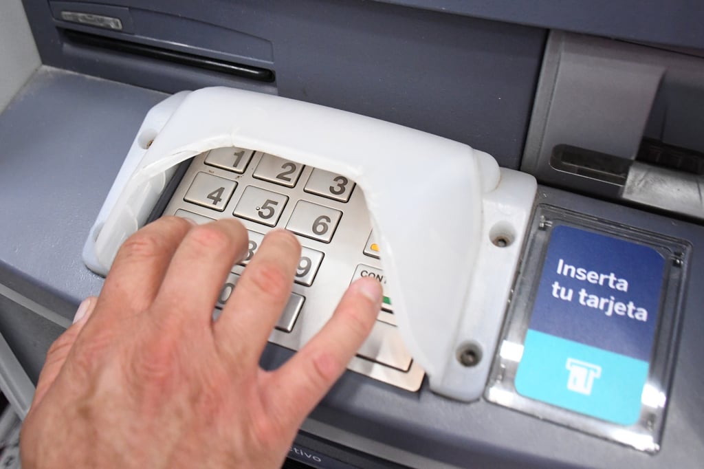 La tecla que debes presionar en el cajero automático después de hacer un retiro para evitar robo o estafas