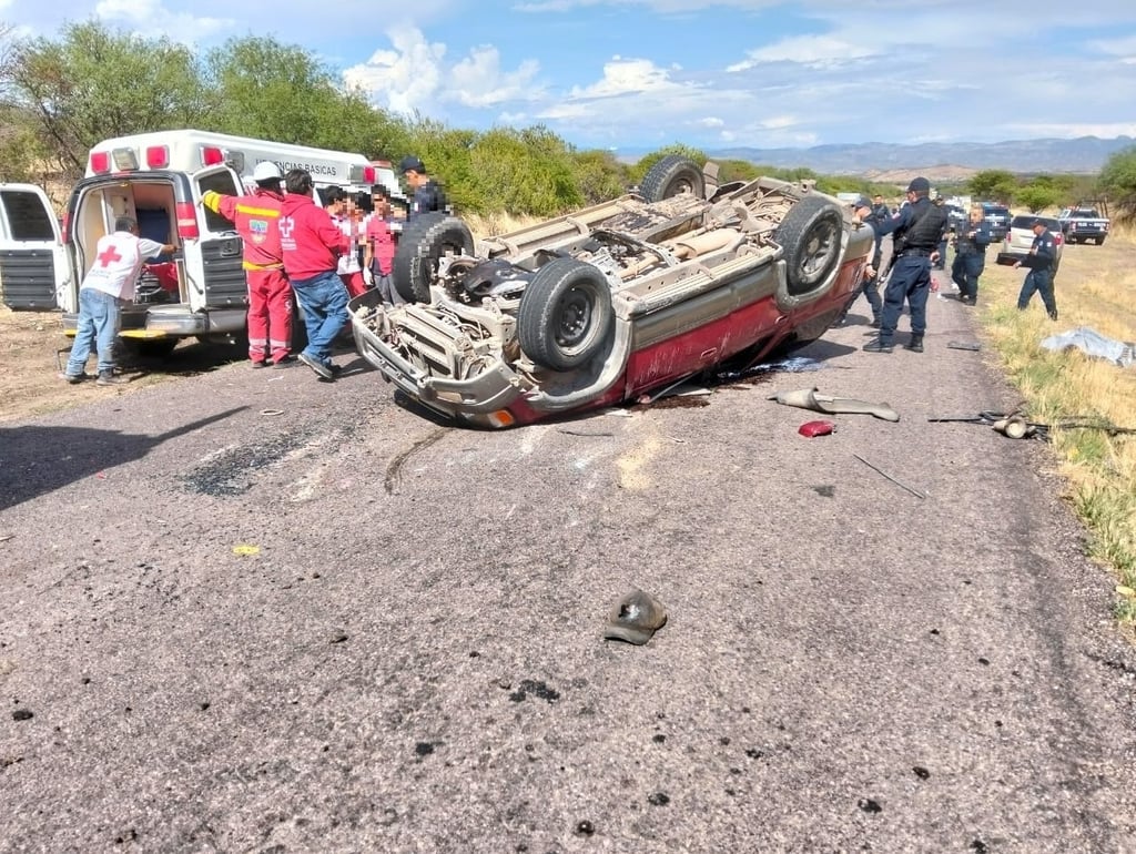 Saldo. Un hombre perdió la vida y ocho personas resultaron lesionadas en una volcadura cerca de la localidad Los Herrera, en Santiago Papasquiaro.