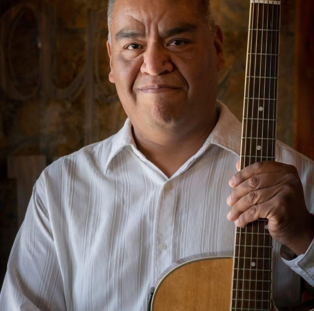 Legado. Entre sus proyectos más destacados figura su primer disco acústico de covers titulado 'Sé quién soy', seguido por 'Confesiones de mi alma', así como su participación en el álbum 'Querido Durango' del cantautor Fernando Miranda.