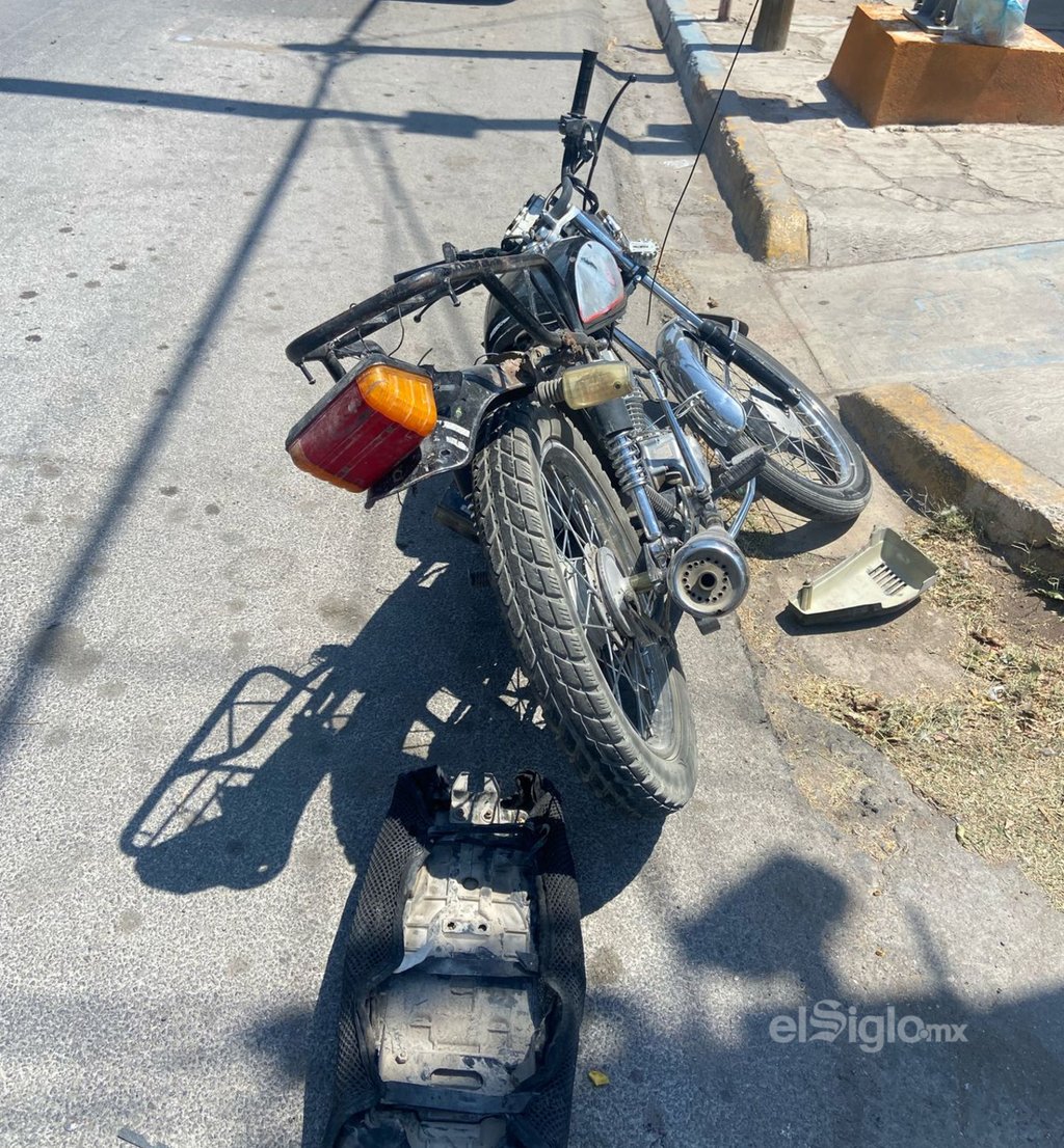 Chocan moto y vehículo en Tierra Blanca