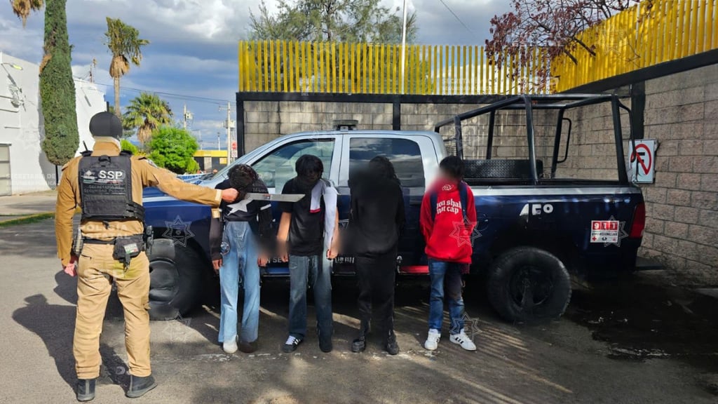 Saldo. El reporte oficial de la Secretaría de Seguridad Pública estatal estableció que los cuatro detenidos son estudiantes de la ESIMA y uno de ellos traía un machete.