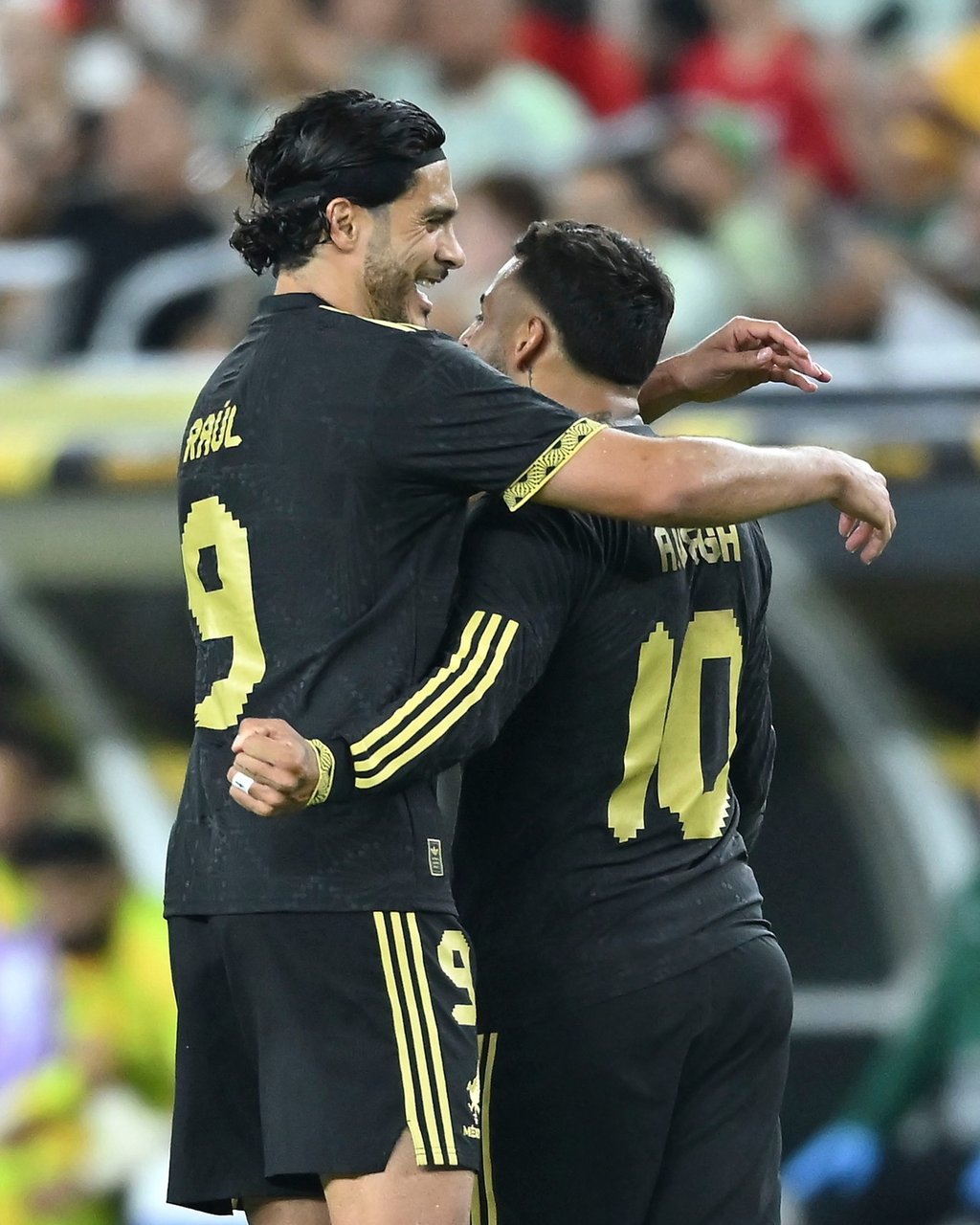 Festejo. México venció 2-0 a Arabia Saudita y sus jugadores festejan, aunque en la afición siguen las dudas de su futbol.