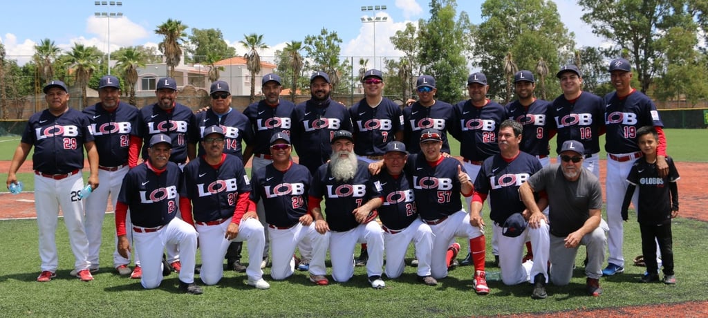 Monarcas. Los Lobos UAD se ciñeron la corona en la Liga de Slow Pitch de la UAD.