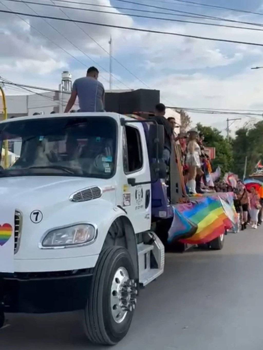 Orgullo. Implica que todas las personas puedan disfrutar plenamente el ejercicio de sus derechos humanos, sin discriminación.