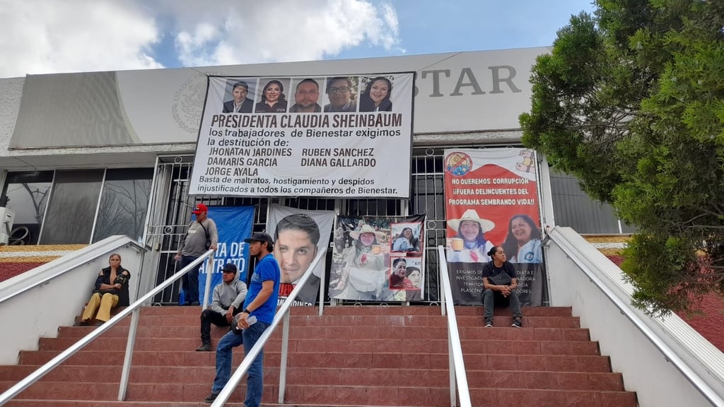 Toma. El cierre y manifestación en las oficinas había permanecido de manera pacífica hasta este 30 de junio, pero se rompió con la presencia de personas que exigían que se abrieran para poder recibir sus apoyos.