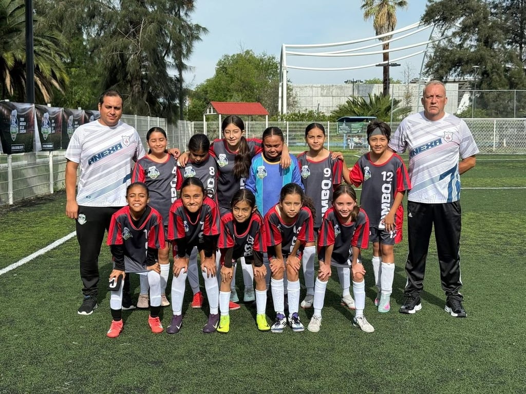 Al Nacional. La escuadra femenil de la Escuela Anexa a la Normal de Durango avanzó a la fase Nacional de la Copa Bimbo.