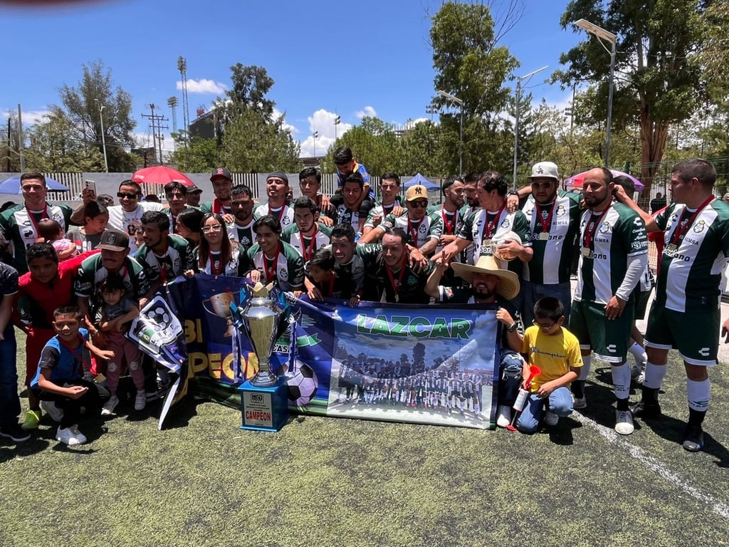 Título. Lazcar FC se hizo del título en la Liga Municipal de Futbol, al vencer en la final con contundencia al equipo de Penas FC.