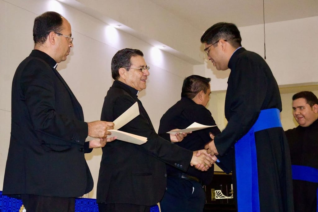 Compromiso. Durante la ceremonia se hizo un exhorto a la comunidad, y especialmente a quienes concluyeron una etapa, a permanecer comprometidos.