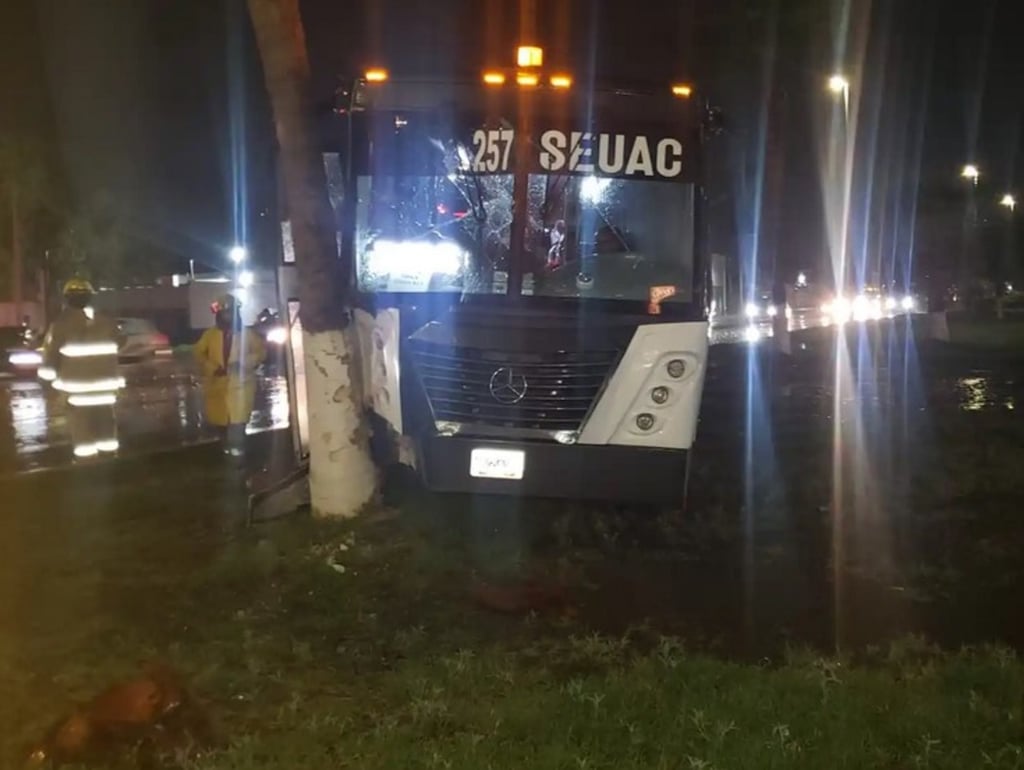 Saldo. A pesar de lo aparatoso del accidente, no se reportaron personas lesionadas de gravedad.