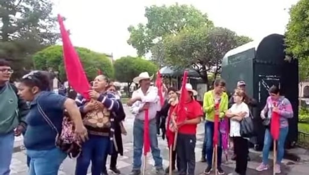 Manifestación. Los vecinos de esas colonias acudieron a la Plaza de Armas para hablar sobre sus demandas.
